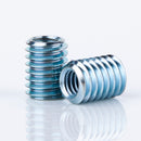 Gewindeeinsatz/Gewindeadapter M4 Innengewinde (IG) auf M6 Außengewinde (AG), 8mm Länge, Stahl verzinkt – Best.-Nr. 9000.1. Perfekt für präzise Gewindeverbindungen in verschiedenen Anwendungen wie Maschinenbau, Reparaturen und Handwerksprojekten. Robuste Stahl verzinkt Ausführung für hohe Widerstandsfähigkeit gegen Korrosion und Abrieb. Ideal für den Umstieg von M4 auf M6 Gewinde, besonders im professionellen Bereich und bei Heimwerkerprojekten. Lieferung im praktischen Set mit 2 Stück – für zuverlässige und